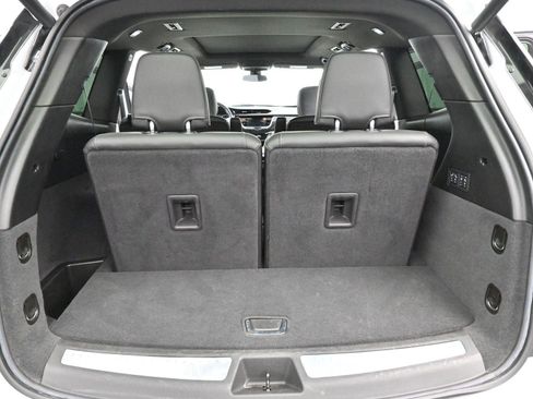 Used 2025 Cadillac XT6 Premium Luxury image 9