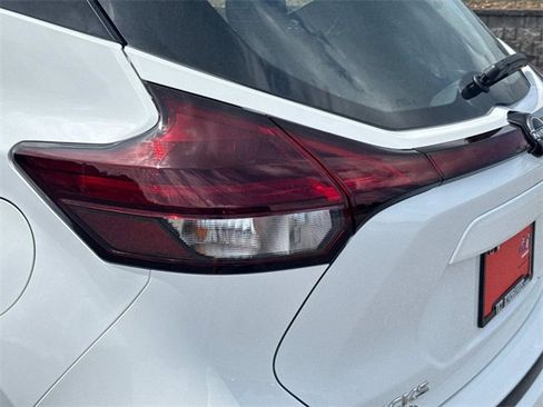 New 2025 Nissan Kicks Play S image 11