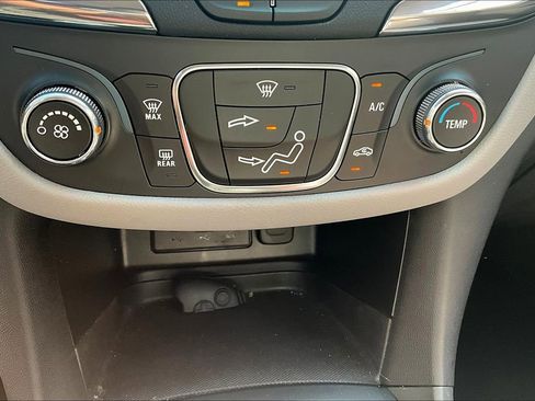 Used 2023 Chevrolet Equinox LT image 15