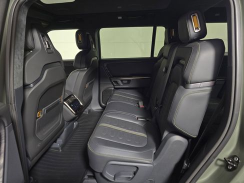 Used 2022 Rivian R1S Launch Edition image 21