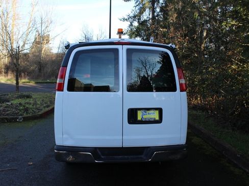 Used 2007 Chevrolet Express 1500 AWD image 8