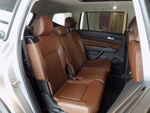 Used 2023 Volkswagen Atlas SE w/ Panoramic Sunroof Package image 32