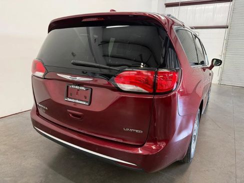 Used 2019 Chrysler Pacifica Limited FWD image 8