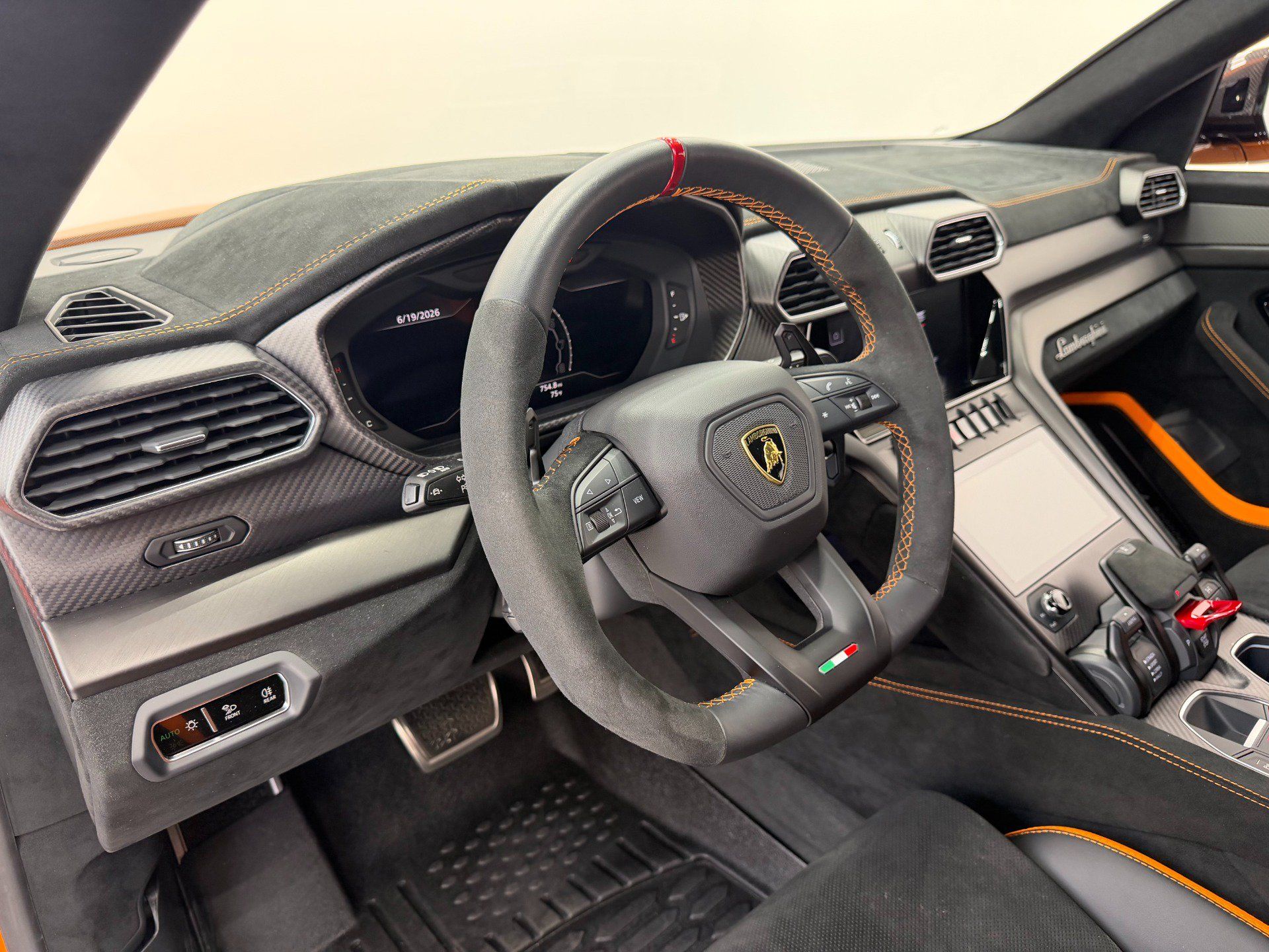 Used 2024 Lamborghini Urus Performante AWD/4WD image 12