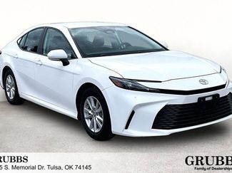 Used 2025 Toyota Camry SE FWD video 1