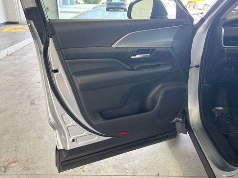 Used 2025 Toyota Grand Highlander FWD image 20