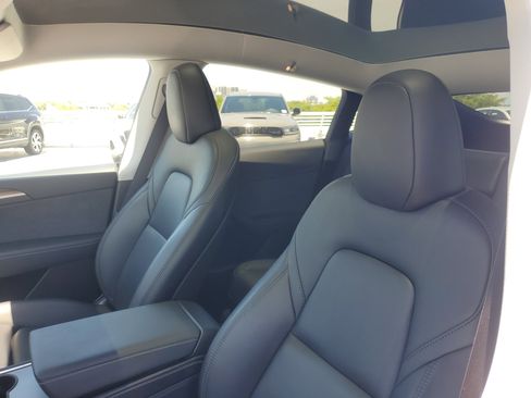 Used 2025 Tesla Model Y Long Range RWD image 16