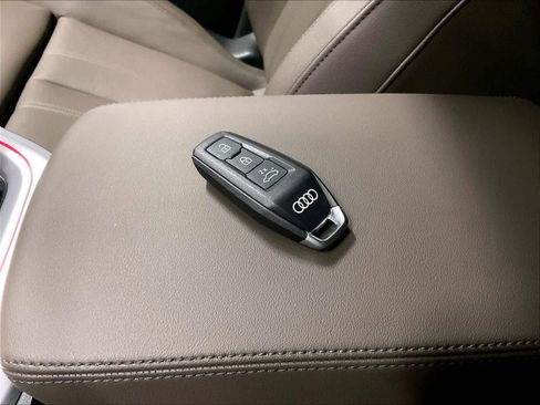 Certified 2025 Audi Q5 Prestige AWD/4WD image 10