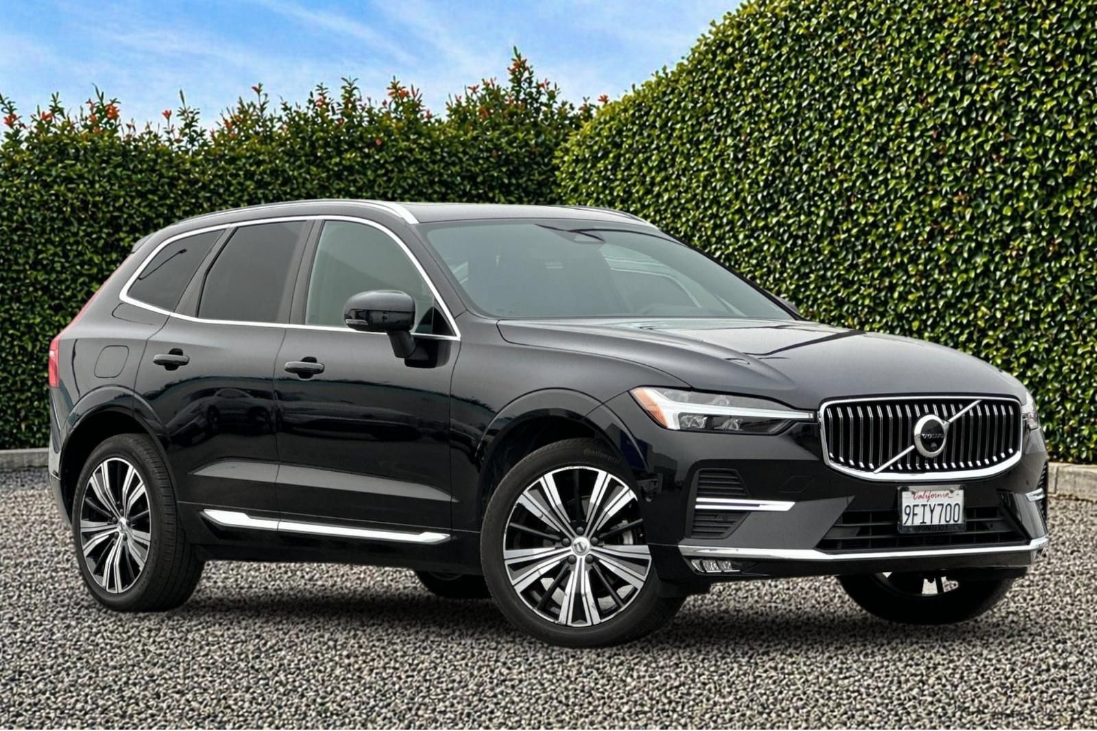 Used 2023 Volvo XC60 B5 Plus AWD/4WD image 2