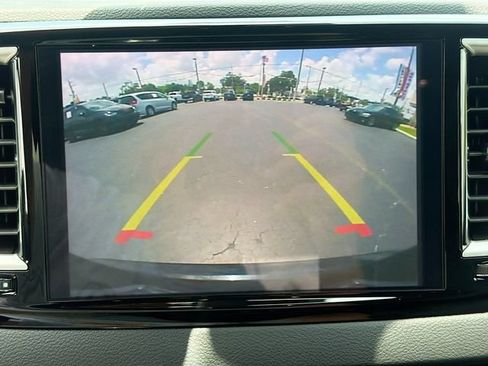 Used 2025 Chrysler Pacifica Select FWD image 14