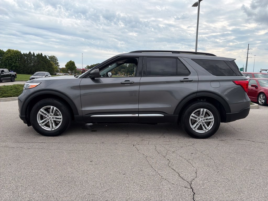 Used 2024 Ford Explorer XLT w/ Equipment Group 202A AWD/4WD image 4