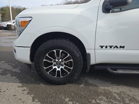 Used 2023 Nissan Titan SV w/ Accessory Utility Package image 9