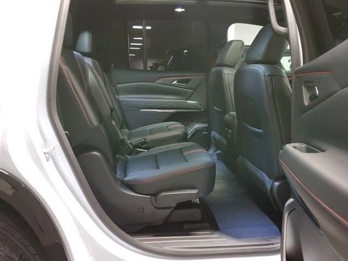 Used 2026 Chevrolet Traverse RS image 24