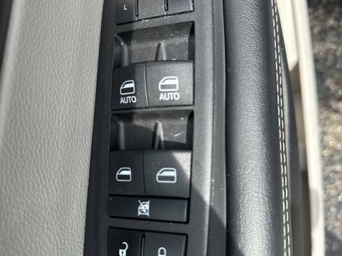 Used 2023 Chrysler Voyager LX image 20