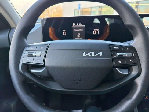 New 2025 Kia K4 FWD image 38