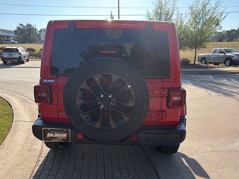 Used 2025 Jeep Wrangler Sahara w/ Safety Group image 9