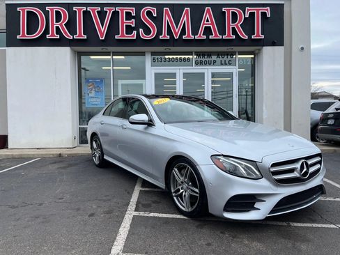 Used 2017 Mercedes-Benz E 300 4MATIC image 2