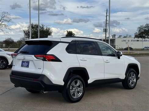 Used 2025 Toyota RAV4 XLE image 5
