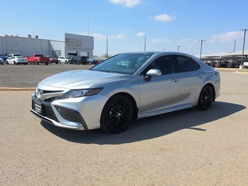 Used 2021 Toyota Camry XSE image 2