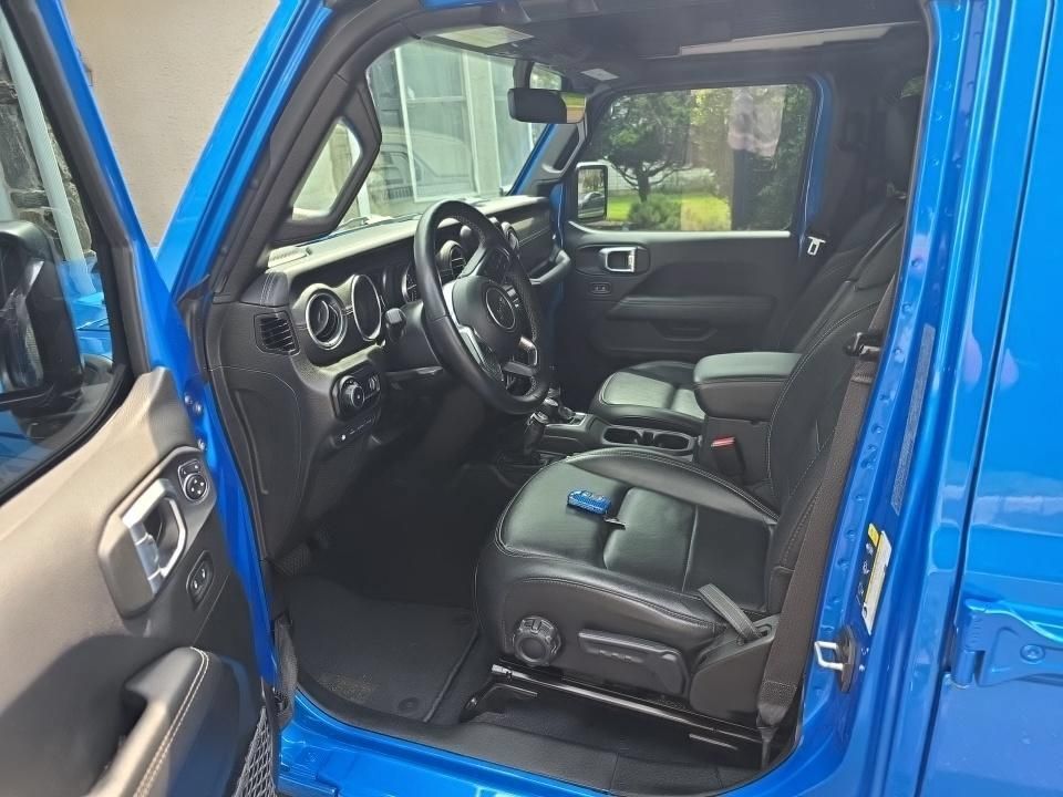 Used 2023 Jeep Wrangler Unlimited Sahara w/ Cold Weather Group AWD/4WD image 11