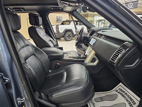 Used 2019 Land Rover Range Rover Autobiography image 24