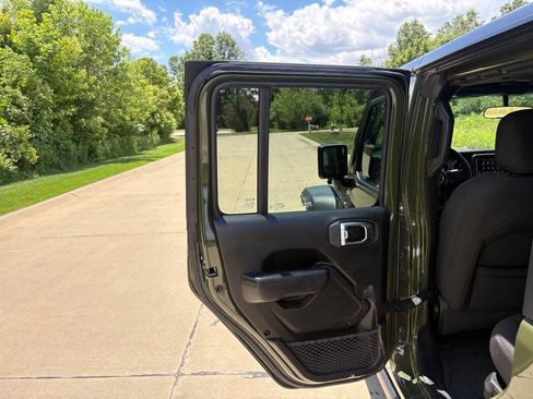 Used 2023 Jeep Wrangler Unlimited w/ Convenience Group AWD/4WD image 39
