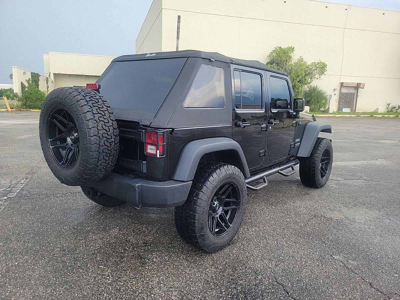 Used 2018 Jeep Wrangler Unlimited Sport S AWD/4WD image 8