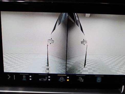 Used 2024 Chevrolet Silverado 2500 LTZ w/ LTZ Convenience Package image 56