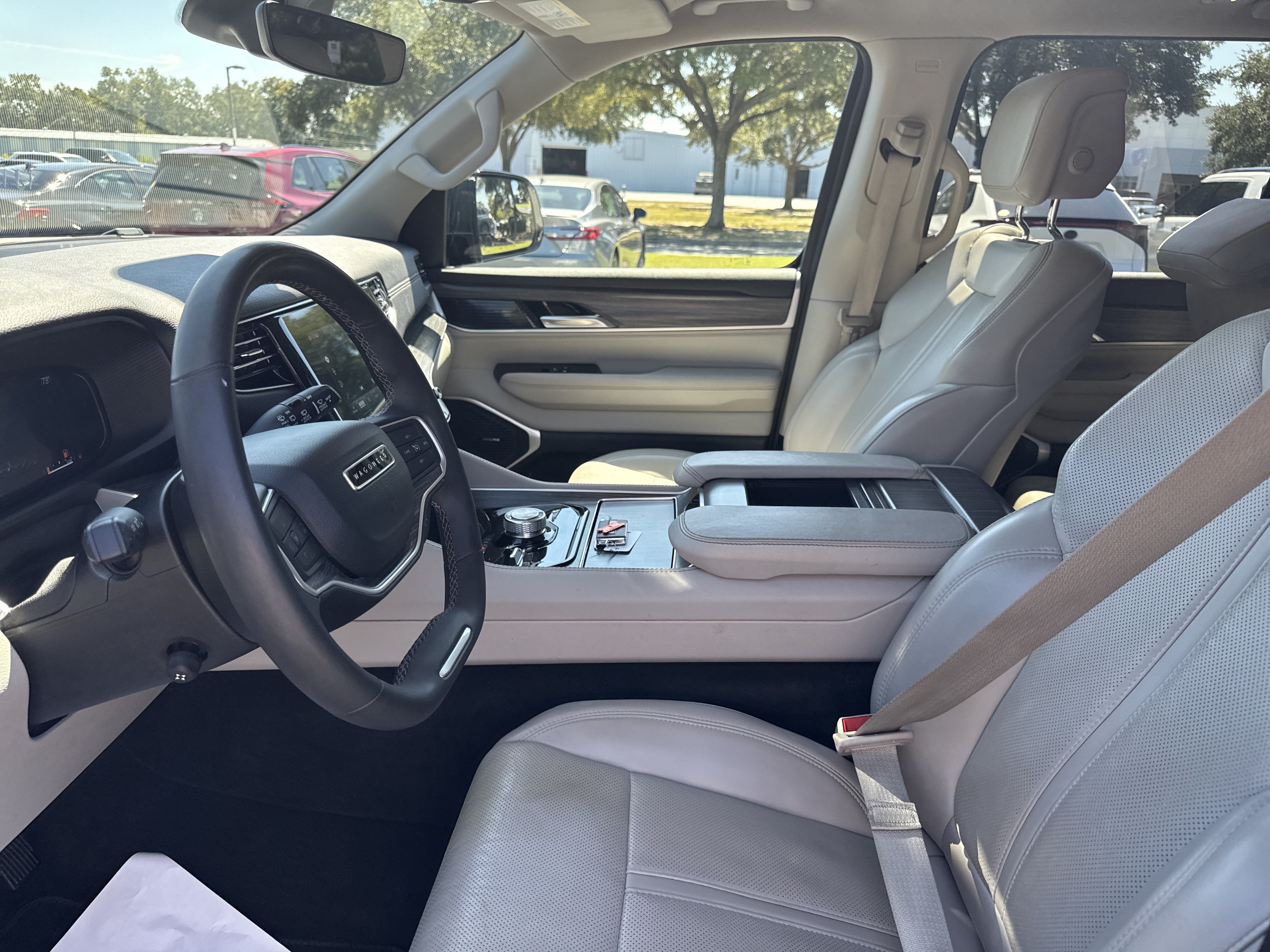 Used 2024 Jeep Wagoneer L Series II AWD/4WD image 13