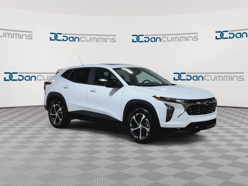 New 2026 Chevrolet Trax RS w/ Sunroof Package image 2