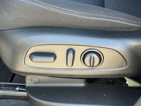 Used 2023 GMC Terrain SLE w/ Driver Convenience Package image 17