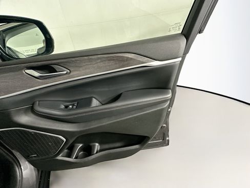 Used 2022 Jeep Grand Cherokee Limited 4xe image 33