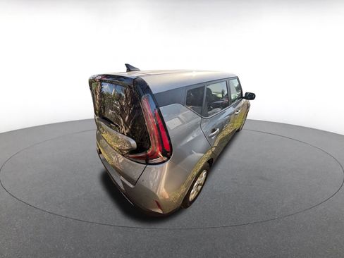 Used 2025 Kia Soul LX w/ LX Technology Package image 8