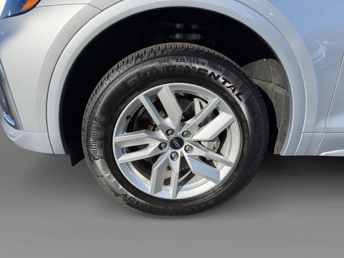 Used 2023 Audi Q5 2.0T Premium w/ Convenience Package image 9