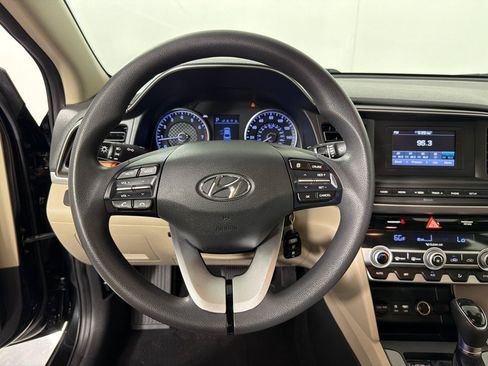 Used 2020 Hyundai Elantra SE w/ Cargo Package (C1) FWD image 13