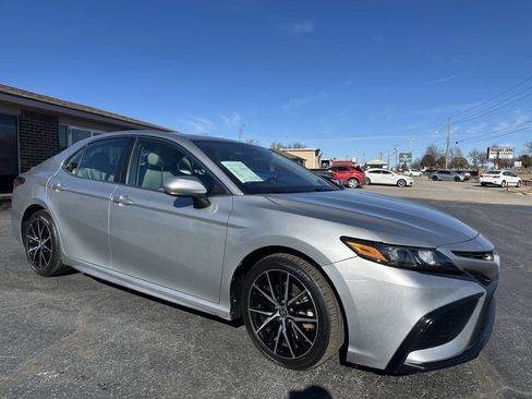 Used 2021 Toyota Camry SE image 5