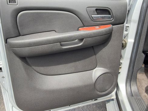 Used 2012 Chevrolet Avalanche LT w/ All-Star Edition AWD/4WD image 11