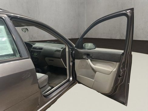 Used 2006 Ford Focus ZXW Wagon image 18