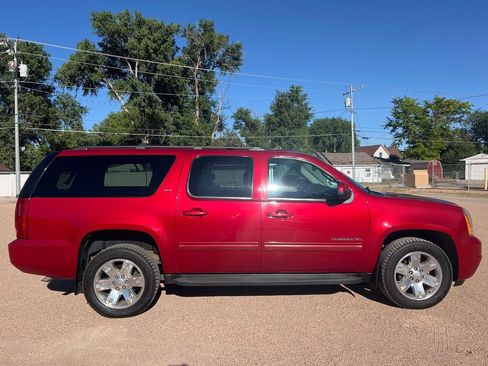 Used 2013 GMC Yukon XL SLT w/ SLT-2 Equipment Package AWD/4WD image 8
