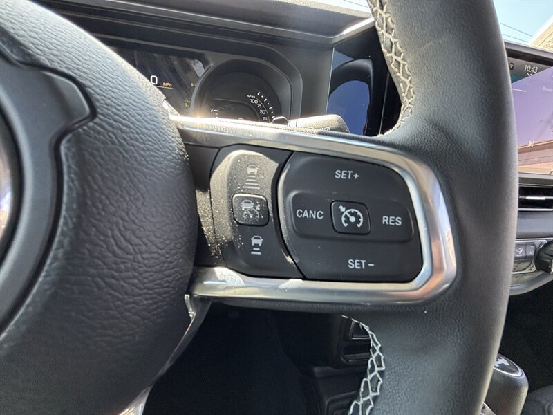 Used 2023 Jeep Wrangler Unlimited Sahara AWD/4WD image 25