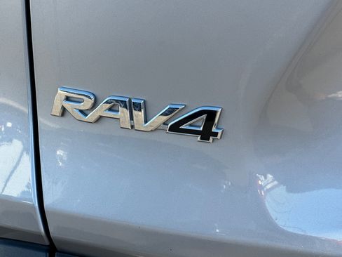 Certified 2019 Toyota RAV4 Limited AWD/4WD image 28