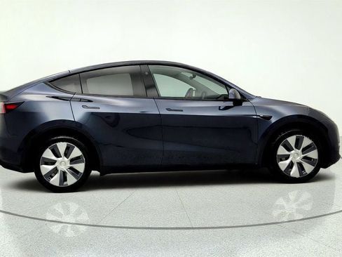 Used 2024 Tesla Model Y Long Range AWD/4WD image 4
