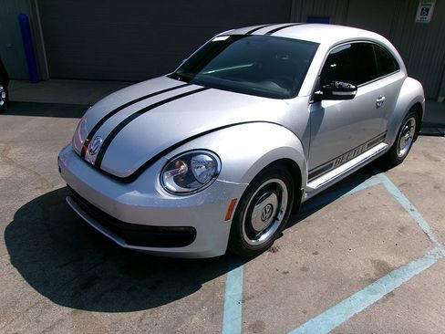 Used 2012 Volkswagen Beetle 2.5 image 4