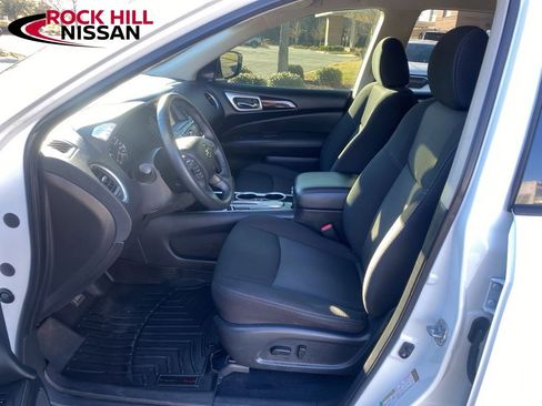 Used 2020 Nissan Pathfinder SV image 15