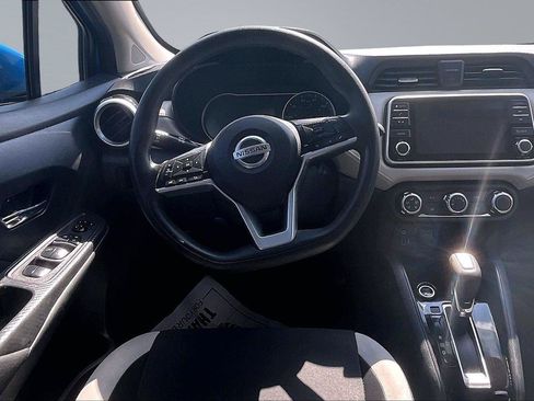 Certified 2021 Nissan Versa SV FWD image 5