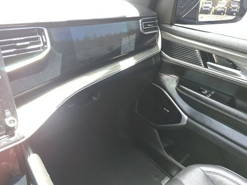 Used 2023 Jeep Wagoneer Series III w/ Premium Group I AWD/4WD image 8