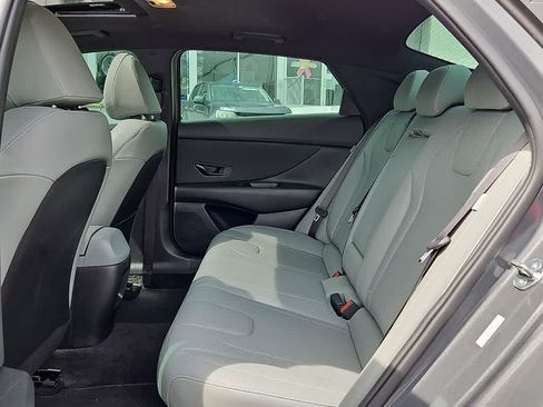 Used 2024 Hyundai Elantra Limited FWD image 9