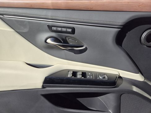 New 2025 Lexus ES 350 w/ Premium Package image 16