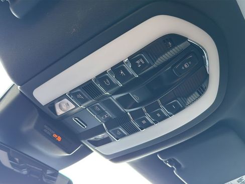 Certified 2023 Porsche Macan image 24
