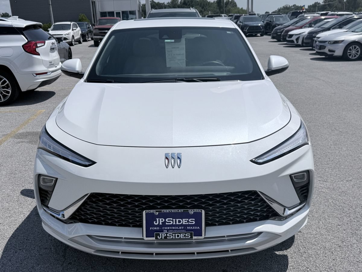Used 2025 Buick Envista Avenir FWD image 2
